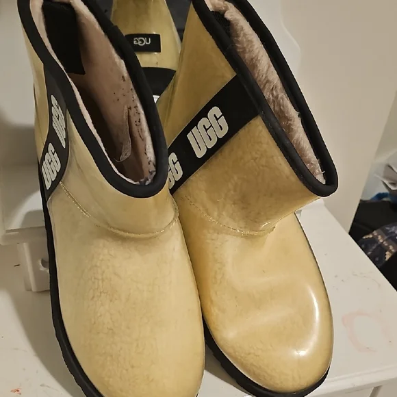 UGG Yellow and Black Shearling Ankle Boots - Picture 1 of 1